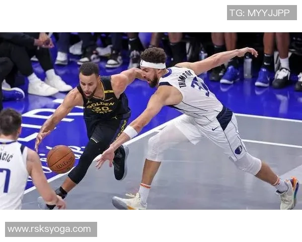 克莱汤普森的篮球传奇之路与勇士队的辉煌时刻 克莱汤普森的篮球传奇之路与勇士队的辉煌时刻